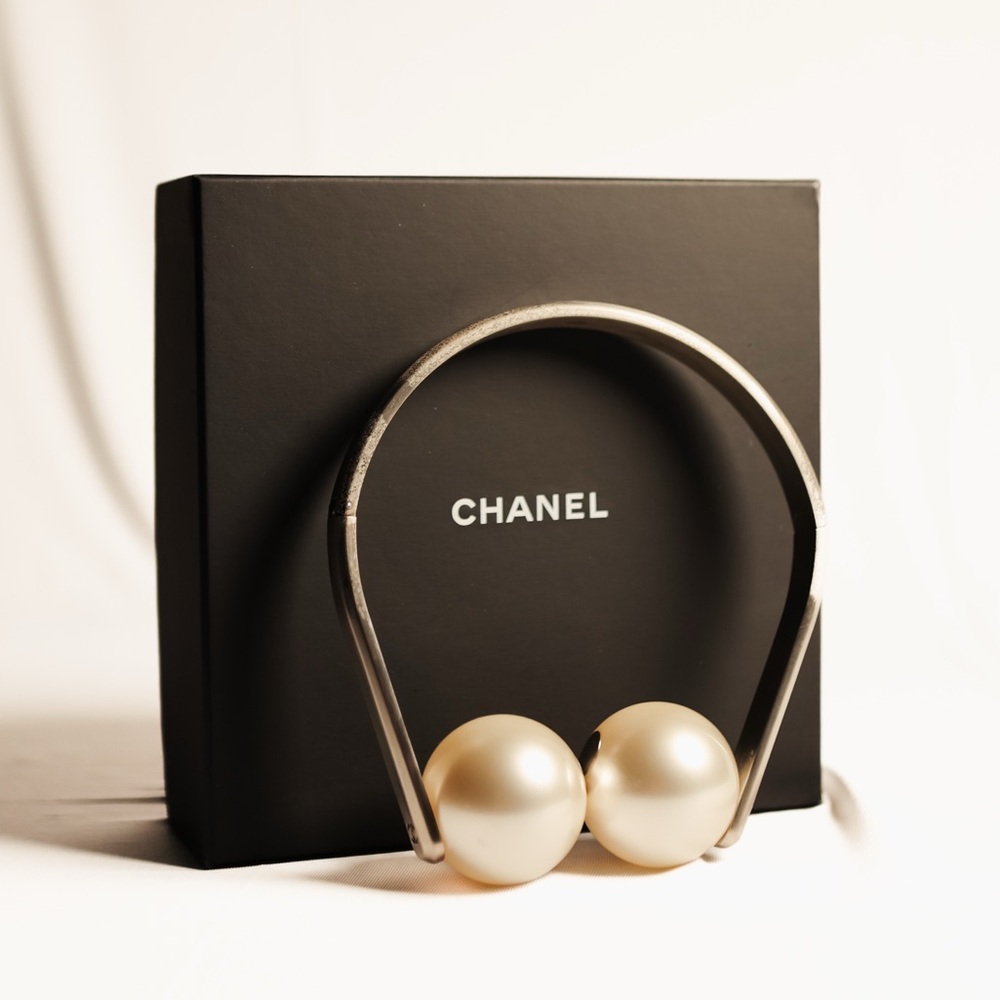 Chanel Runway Limited Edition Giant Pearls Choker
